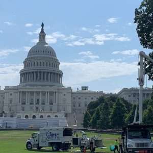RTEC Treecare crew and truck on the White House lawn